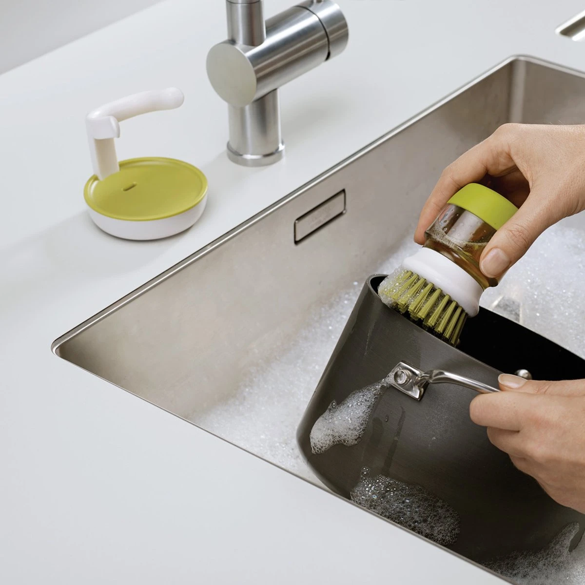 Joseph Joseph Afwasborstel Palm Scrub - Incl Houder - Grijs Joseph Joseph Afwasborstel Palm Scrub - Incl Houder - Grijs -Winkel Voor Schoonmaakartikelen 1200x1200 1568