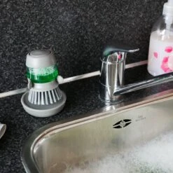 In Round Afwasborstel Met Zeepdispenser / Zeepreservoir – Inclusief Houder – Grijs – Afwas Borstel – Zeep Handborstel – Doseerpomp – Afwasmiddel Dispenser – Navulbaar -Winkel Voor Schoonmaakartikelen 1200x1200 1583