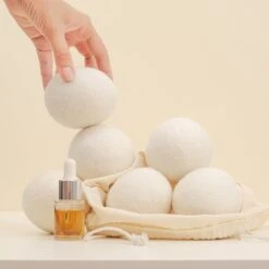 Apeiron Drogerballen - Droogballen - 6 XL Wasbollen - Droger - Duurzaam - Wasmachine - Wasverzachter - Energie Besparen - Zero Waste - Schapenvacht - Wol 4 Apeiron Drogerballen - Droogballen - 6 XL Wasbollen - Droger - Duurzaam - Wasmachine - Wasverzachter - Energie Besparen - Zero Waste - Schapenvacht - Wol -Winkel Voor Schoonmaakartikelen 1200x1200 583