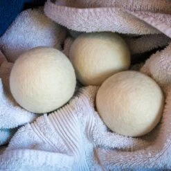 Apeiron Drogerballen - Droogballen - 6 XL Wasbollen - Droger - Duurzaam - Wasmachine - Wasverzachter - Energie Besparen - Zero Waste - Schapenvacht - Wol 7 Apeiron Drogerballen - Droogballen - 6 XL Wasbollen - Droger - Duurzaam - Wasmachine - Wasverzachter - Energie Besparen - Zero Waste - Schapenvacht - Wol -Winkel Voor Schoonmaakartikelen 1200x1200 586