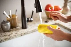 Scrub Daddy Damp Duster - Wonder Stoffer - Licht Blauw -Winkel Voor Schoonmaakartikelen 1200x802 1