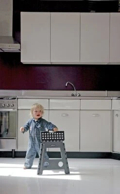 PUHLMANN - Inklapbare Kruk, JAMES, Plastic, Grijs, 40 Cm Hoog, Max 90 Kilo 4 PUHLMANN - Inklapbare Kruk, JAMES, Plastic, Grijs, 40 Cm Hoog, Max 90 Kilo -Winkel Voor Schoonmaakartikelen 746x1200 5